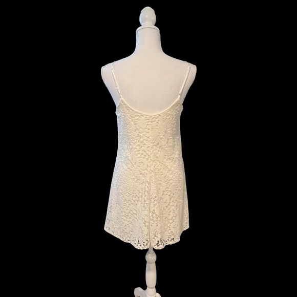 NWT Emerald Sundae Ivory Lace Overlay Sleeveless Mini Dress Size Medium - Picture 2 of 11